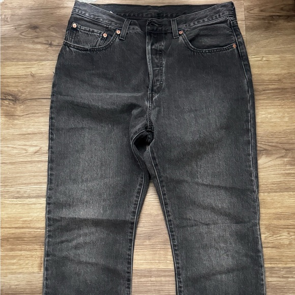Levi's Black Straight Jeans with Signature Denim Texture - Picture 2 of 5